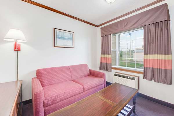 Suite - Days Inn Monett