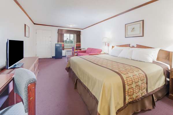Suite - Days Inn Monett