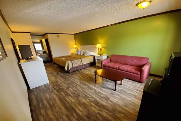  - Days Inn Monett