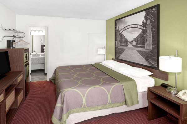  - Super 8 Motel Lafayette - I-65, Exit 172