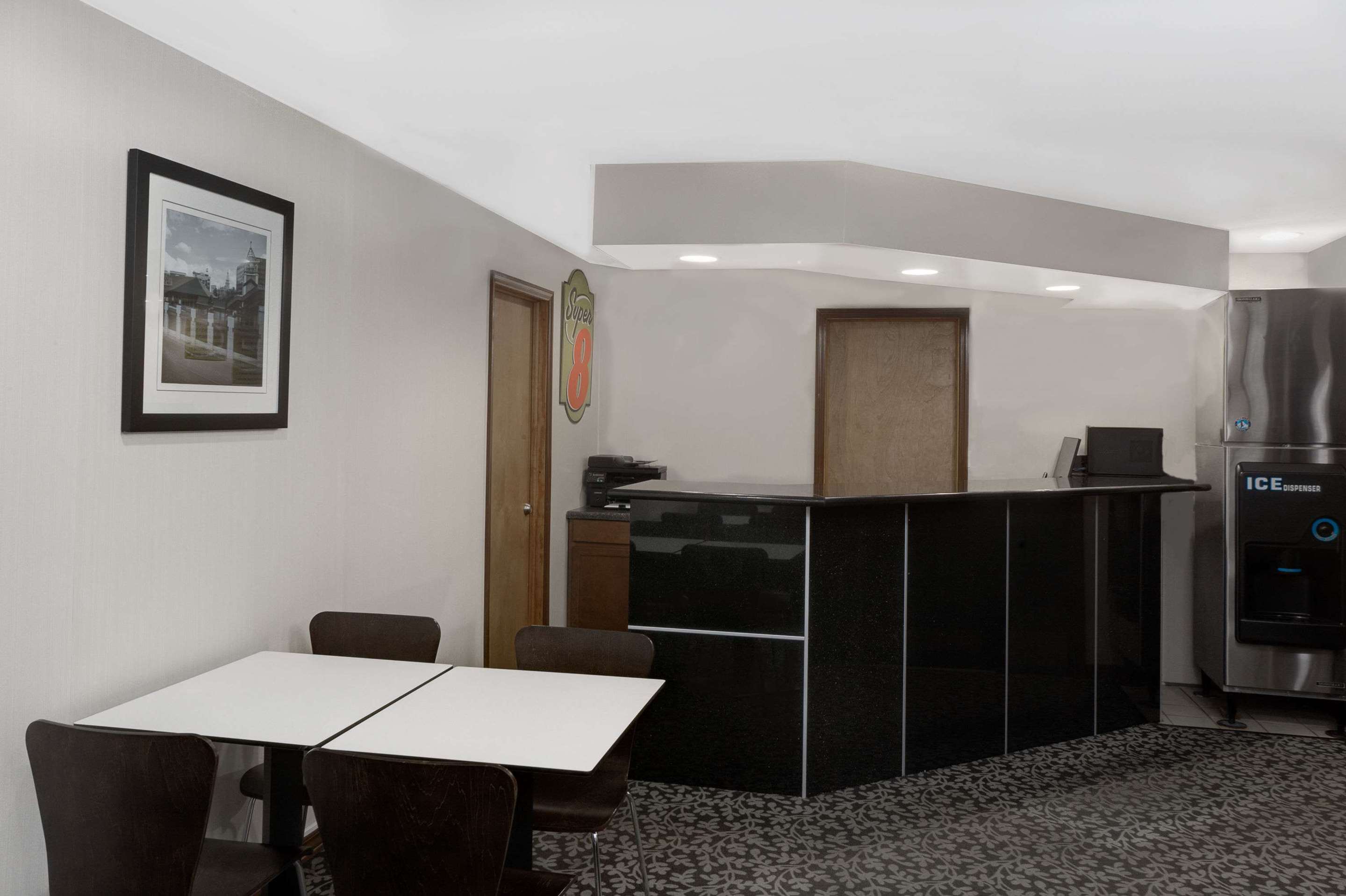 Lobby | Super 8 by Wyndham Lafayette / Purdue Area