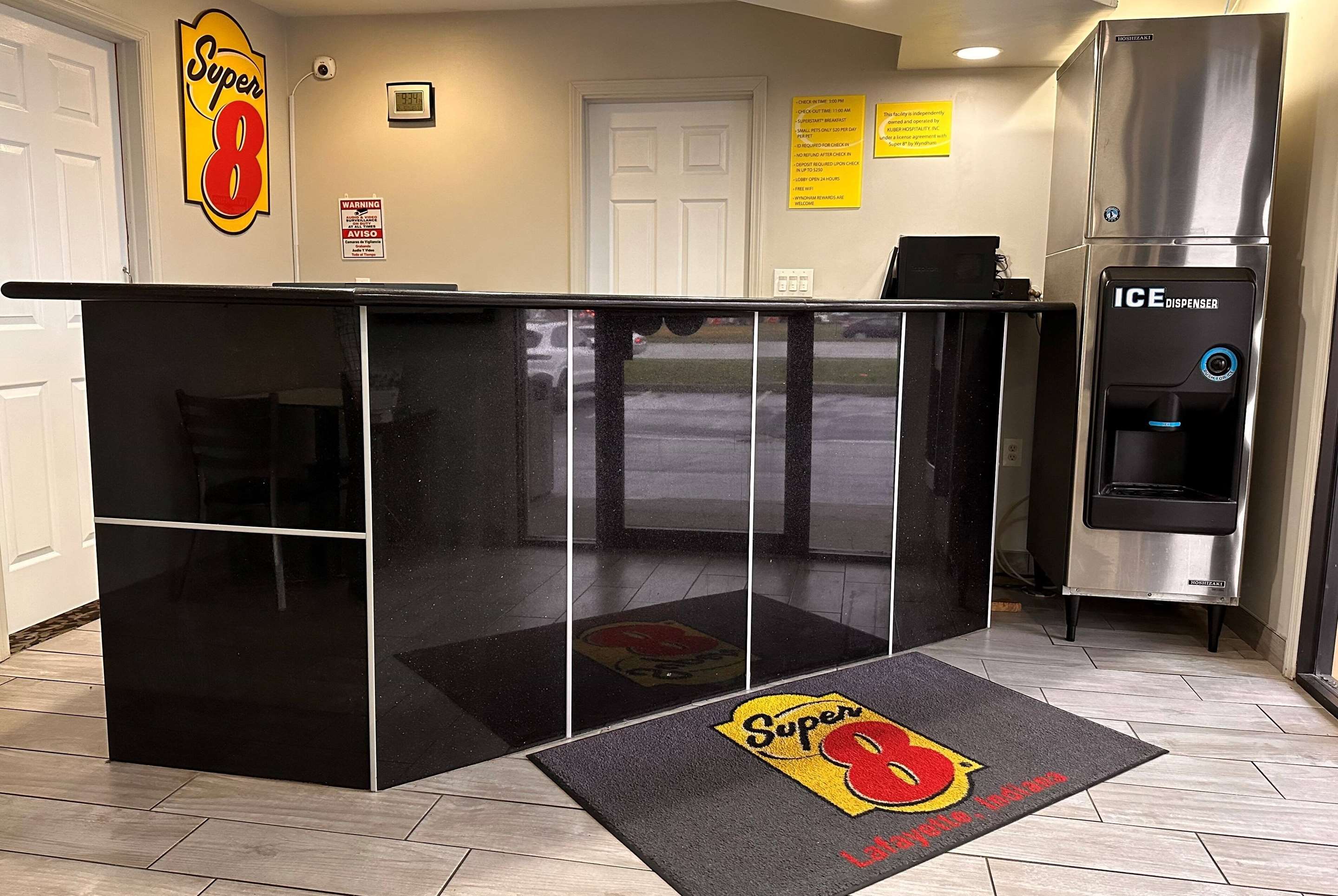 Lobby | Super 8 by Wyndham Lafayette / Purdue Area