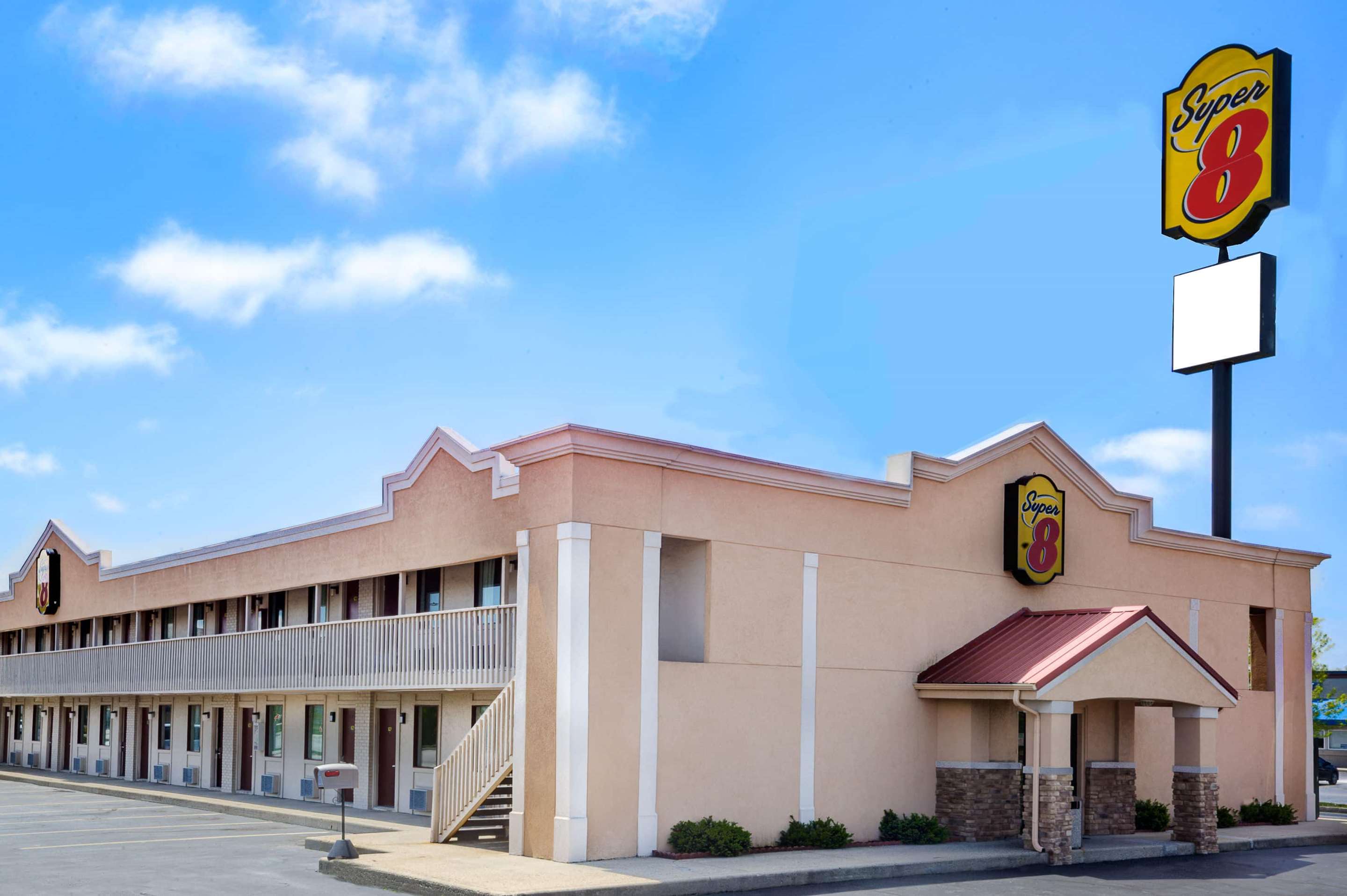 Exterior | Super 8 by Wyndham Lafayette / Purdue Area