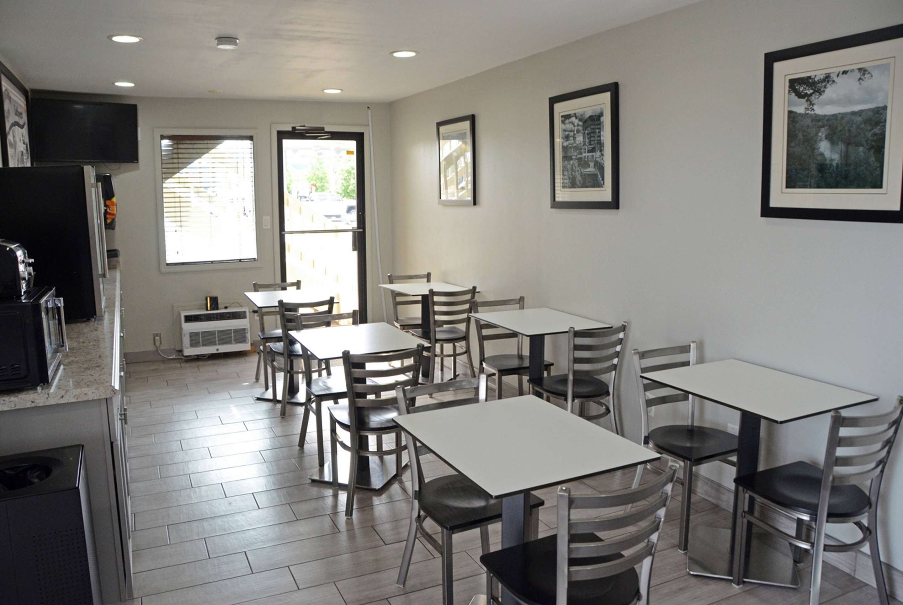 Property amenity | Super 8 by Wyndham Lafayette / Purdue Area