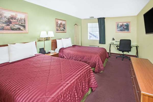  - Days Inn & Suites Terre Haute - I-70, Exit 7