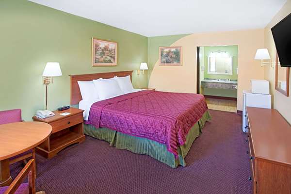  - Days Inn & Suites Terre Haute - I-70, Exit 7