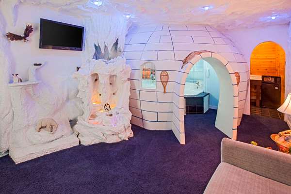  - Days Inn & Suites Terre Haute - I-70, Exit 7