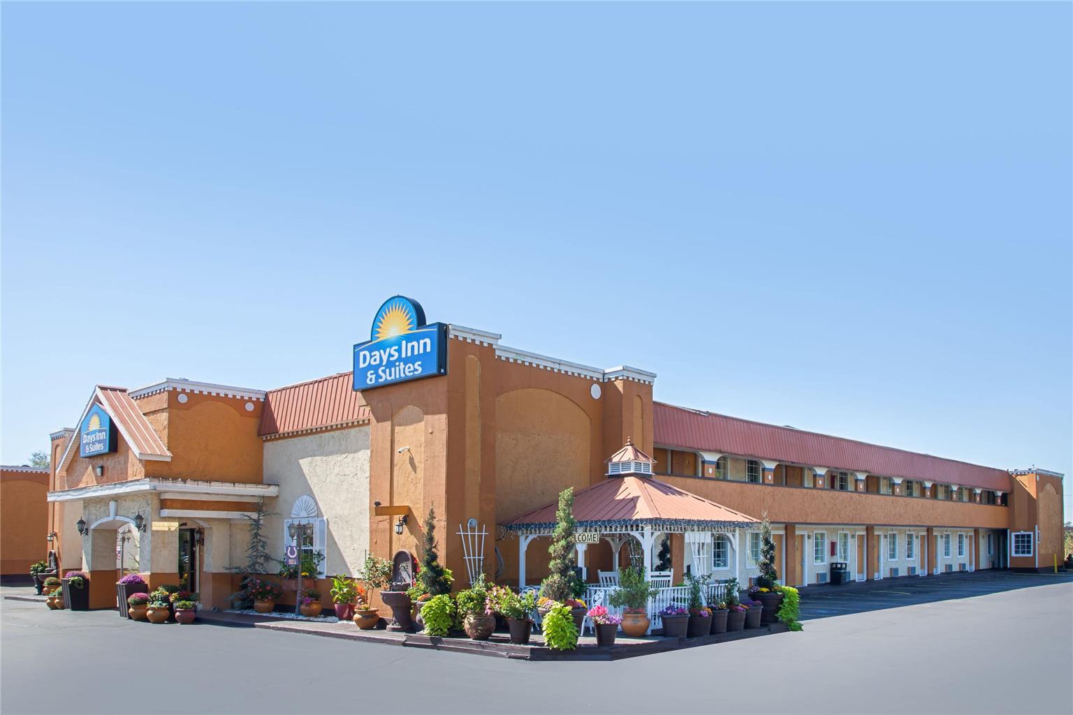 Days Inn & Suites Terre Haute