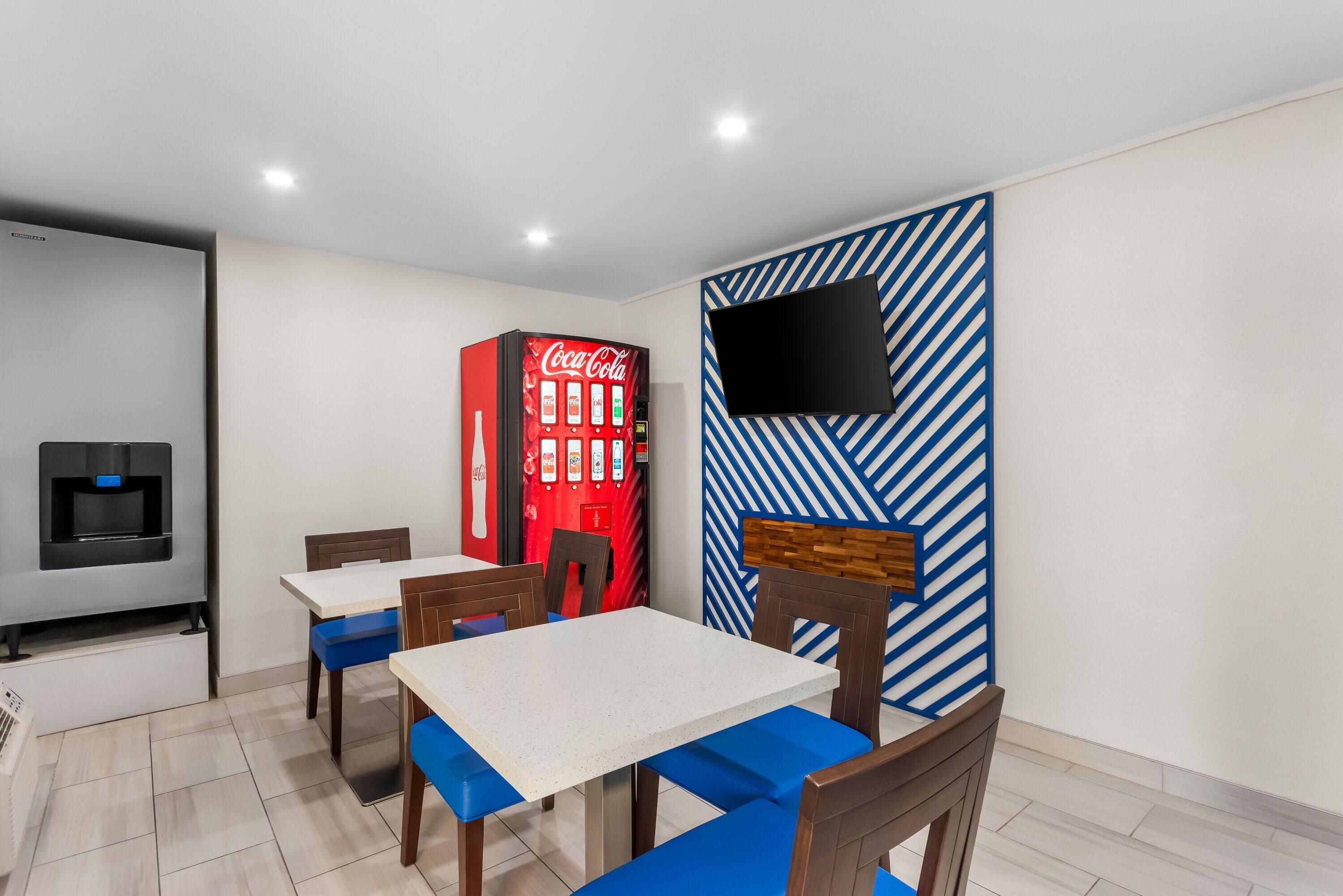 Lobby | Days Inn by Wyndham Indianapolis East Post Road