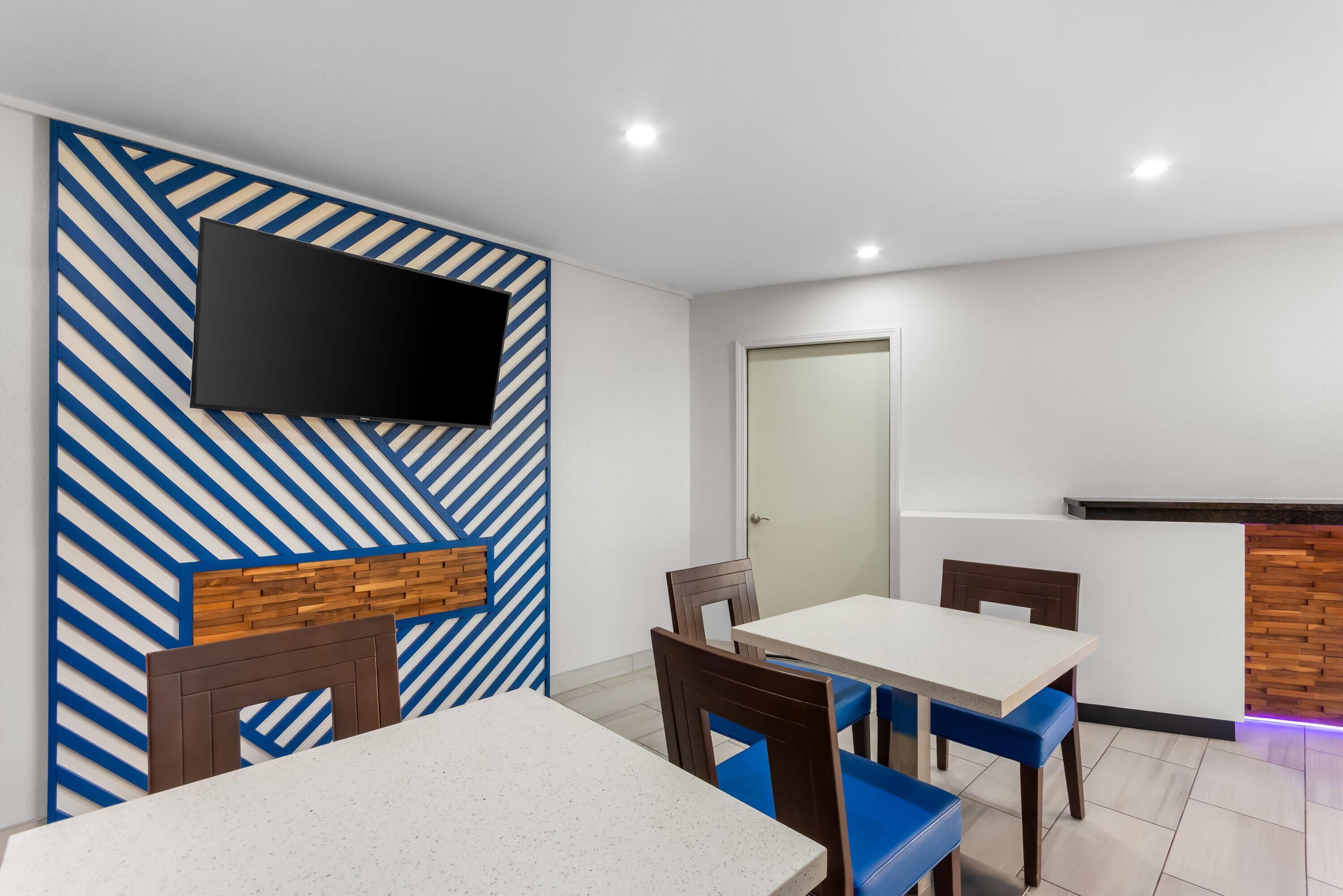Lobby | Days Inn by Wyndham Indianapolis East Post Road