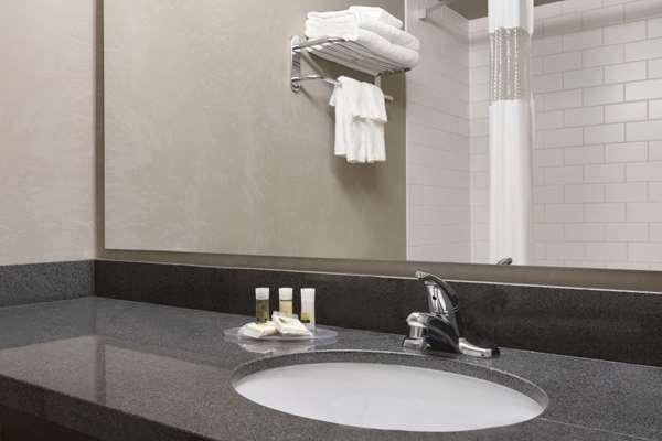  - Days Inn Medicine Hat