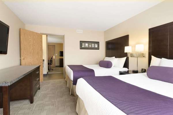 Suite - Days Inn Medicine Hat
