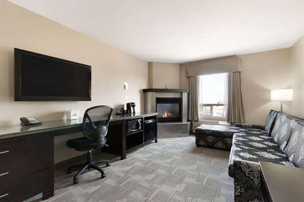 Suite - Days Inn Medicine Hat