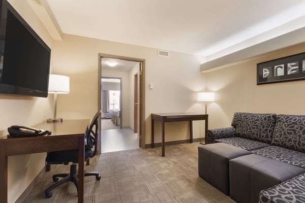 Suite - Days Inn Medicine Hat