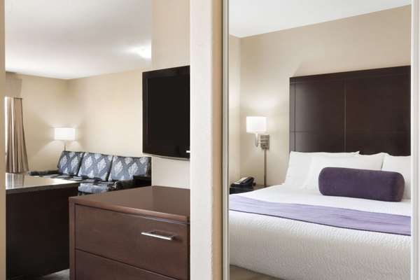 Suite - Days Inn Medicine Hat
