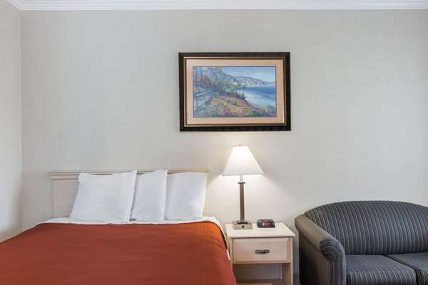  - Howard Johnson Hotel at Monterrey Bay Marina