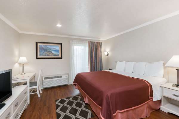  - Howard Johnson Hotel at Monterrey Bay Marina