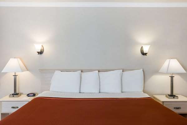  - Howard Johnson Hotel at Monterrey Bay Marina