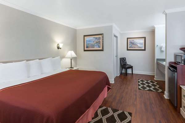  - Howard Johnson Hotel at Monterrey Bay Marina