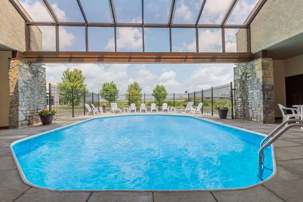 Pool - Days Inn Maumee - I-80 & I-90, Exit 59