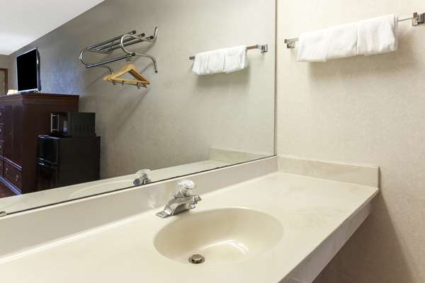  - Days Inn Maumee - I-80 & I-90, Exit 59