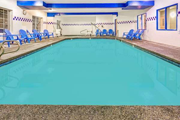 Pool - Days Inn & Suites Gresham