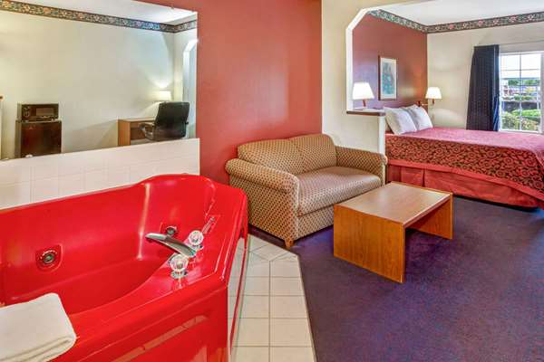 Suite - Days Inn & Suites Gresham