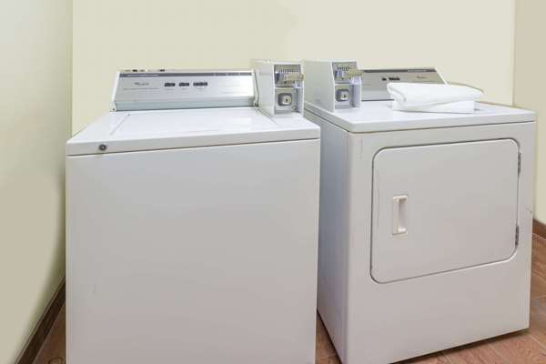  - Days Inn & Suites Morris - I-80, Exit 112