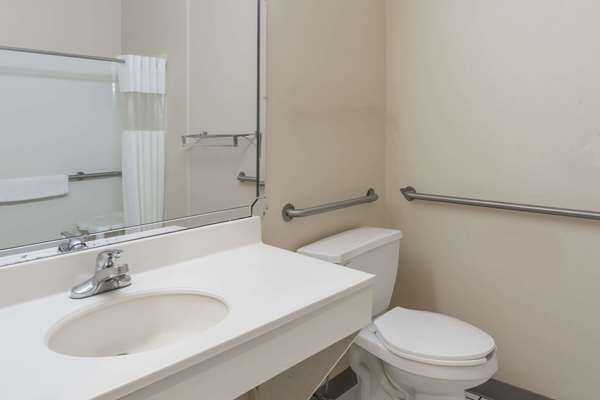  - Days Inn & Suites Morris - I-80, Exit 112