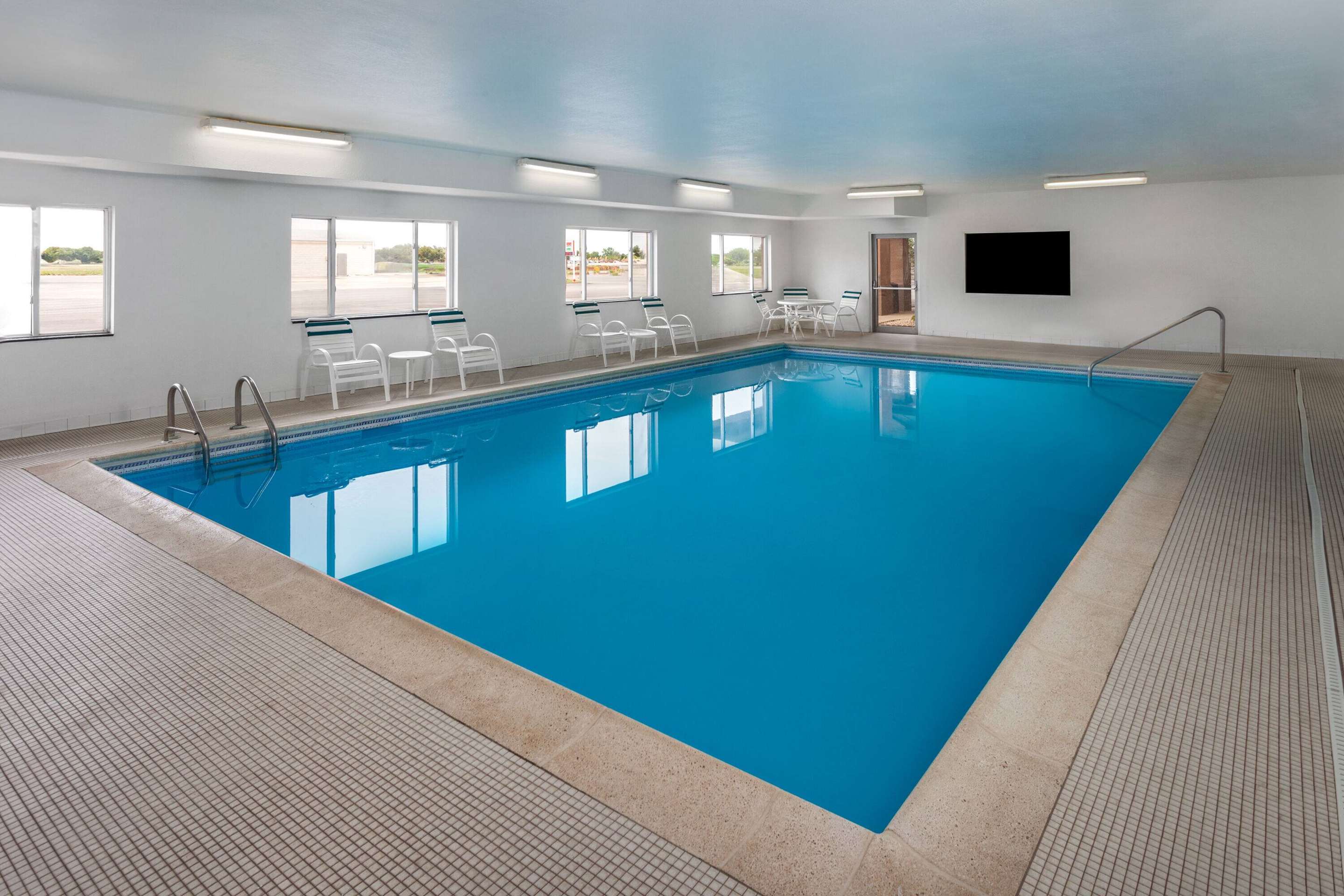 Pool - indoor