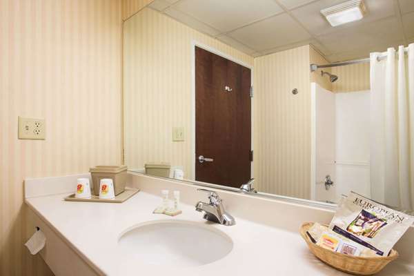  - Super 8 Hotel Grayville
