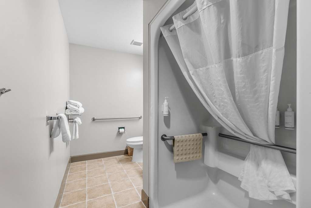 DAYS INN BY WYNDHAM CAMP VERDE ARIZ-guestroom-Guest Room,Bathroom,On-Site.jpg