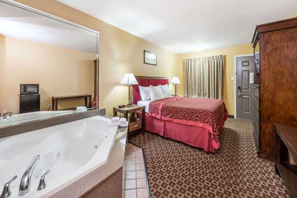 Suite - Days Inn Sulphur - I-10, Exit 23