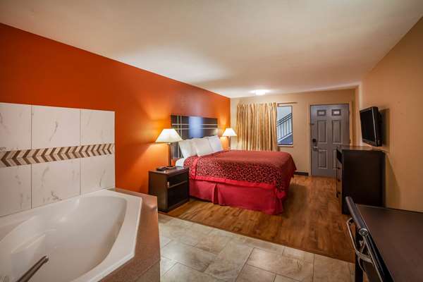 Suite - Days Inn Sulphur - I-10, Exit 23