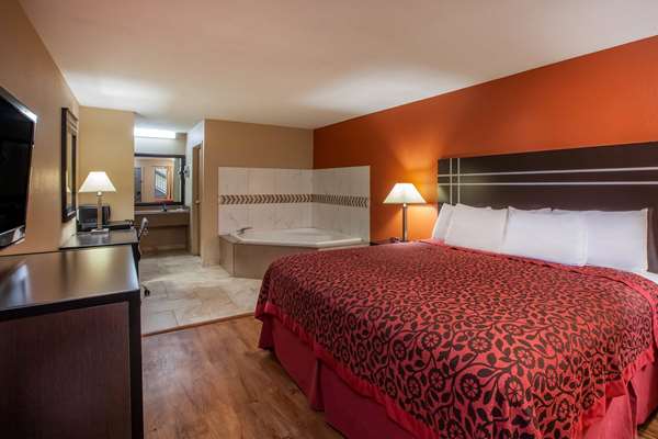 Suite - Days Inn Sulphur - I-10, Exit 23