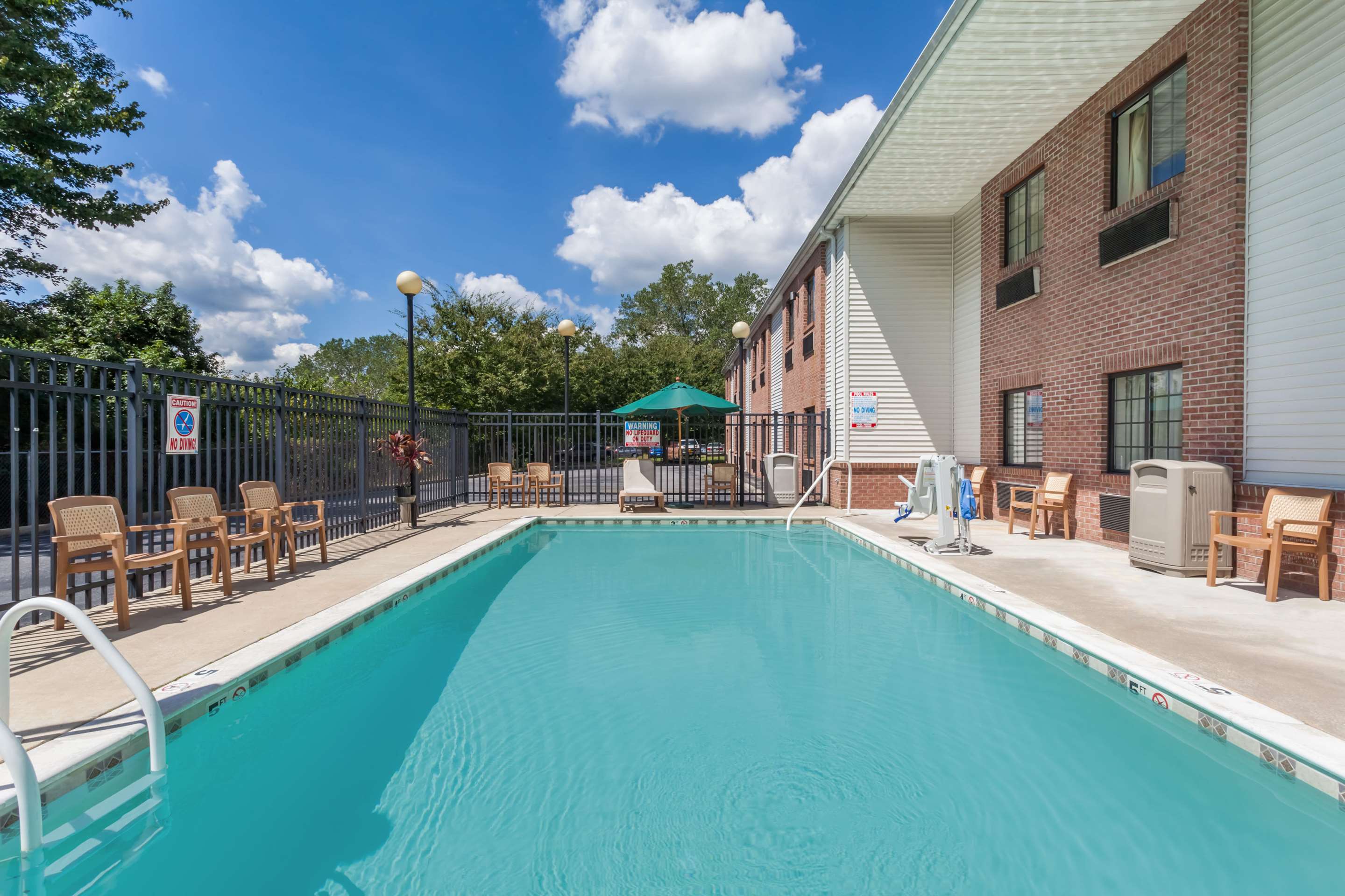 Pool | Days Inn & Suites by Wyndham Cambridge