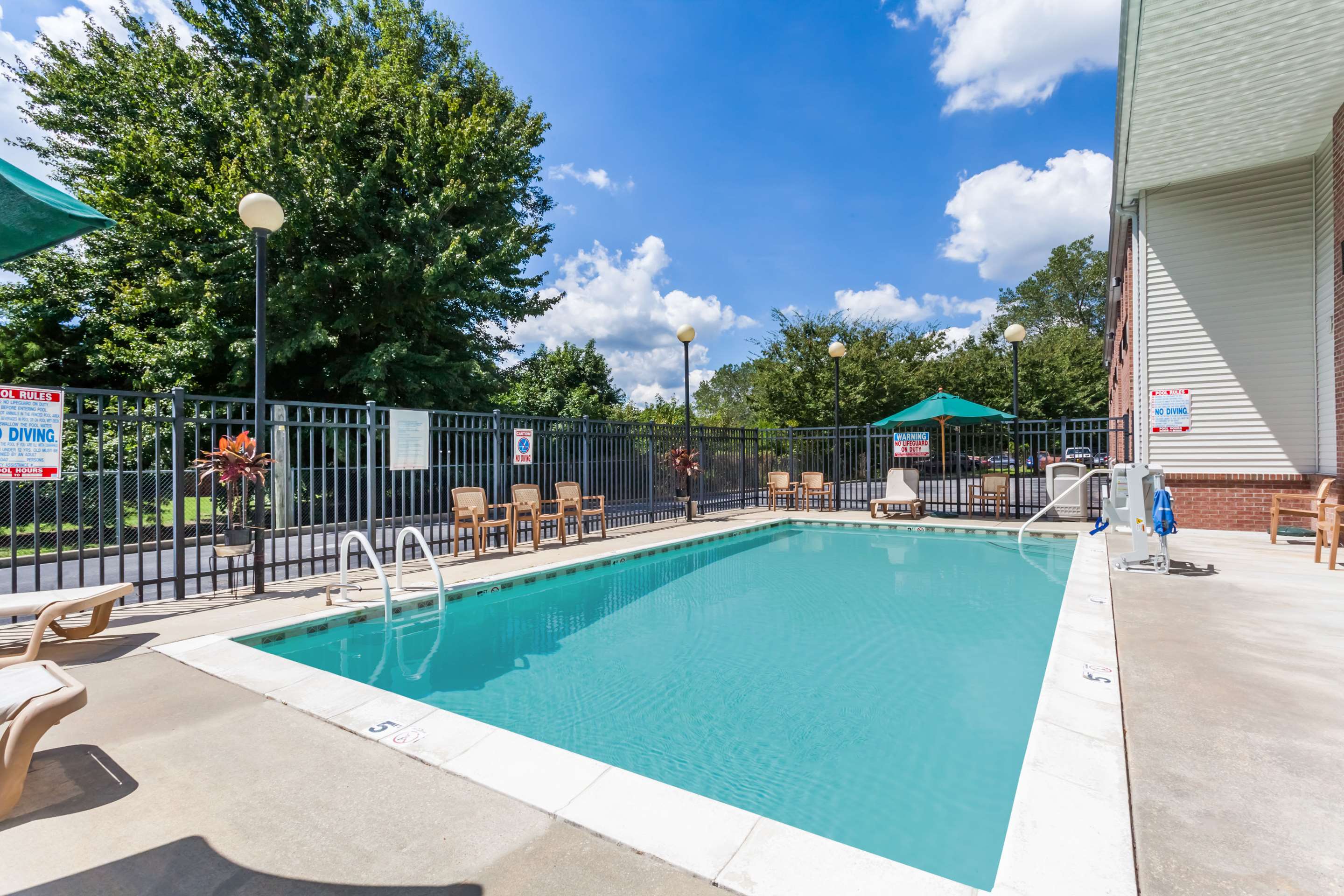 Pool | Days Inn & Suites by Wyndham Cambridge