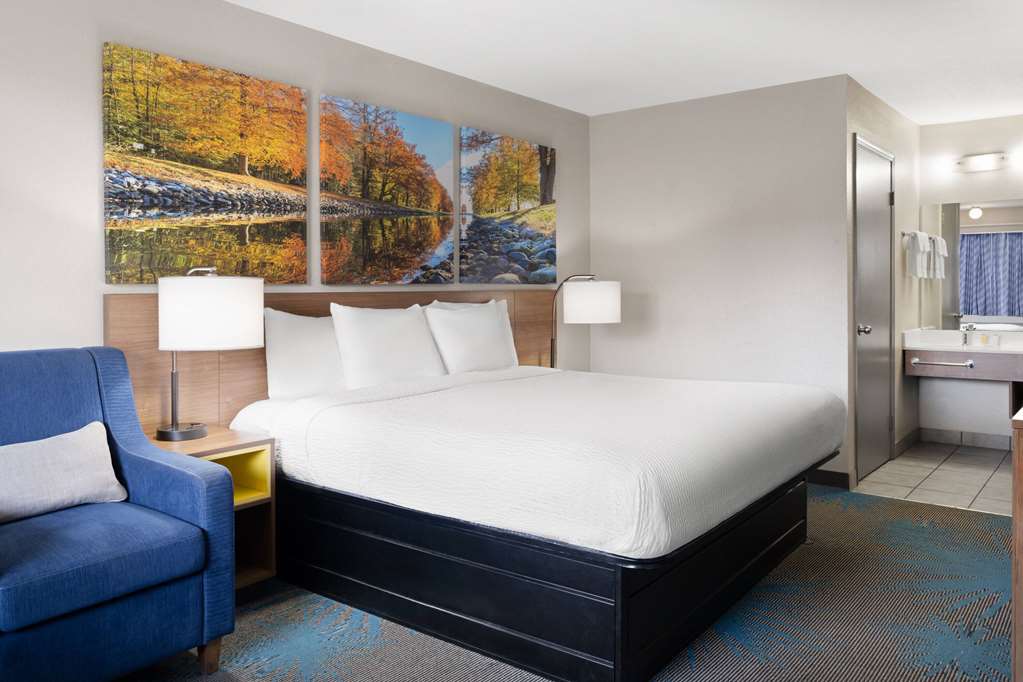 DAYS INN ARDMORE-guestroom-Guest Room,On-Site.jpg