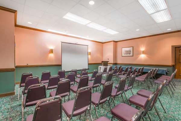  - Howard Johnson Hotel Salem - I-81, Exit 137
