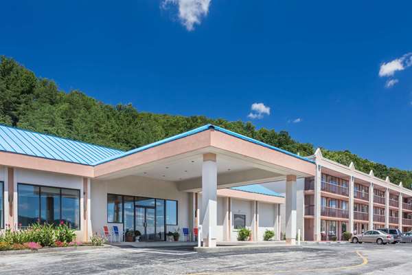 Exterior view - Howard Johnson Hotel Salem - I-81, Exit 137