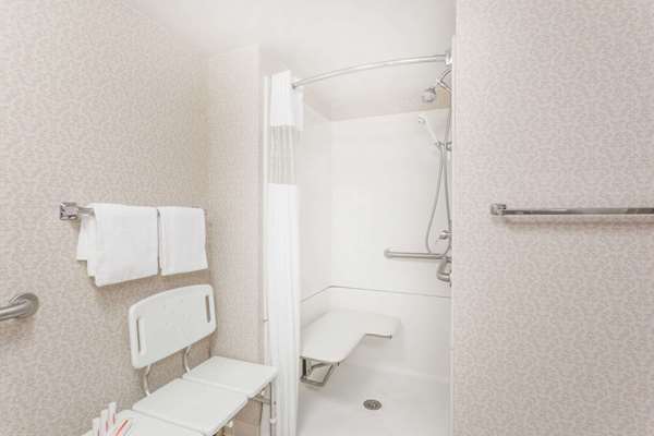  - Howard Johnson Hotel Salem - I-81, Exit 137