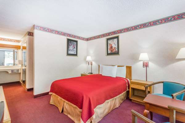  - Howard Johnson Hotel Salem - I-81, Exit 137