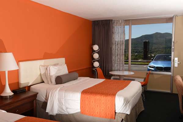  - Howard Johnson Hotel Salem - I-81, Exit 137