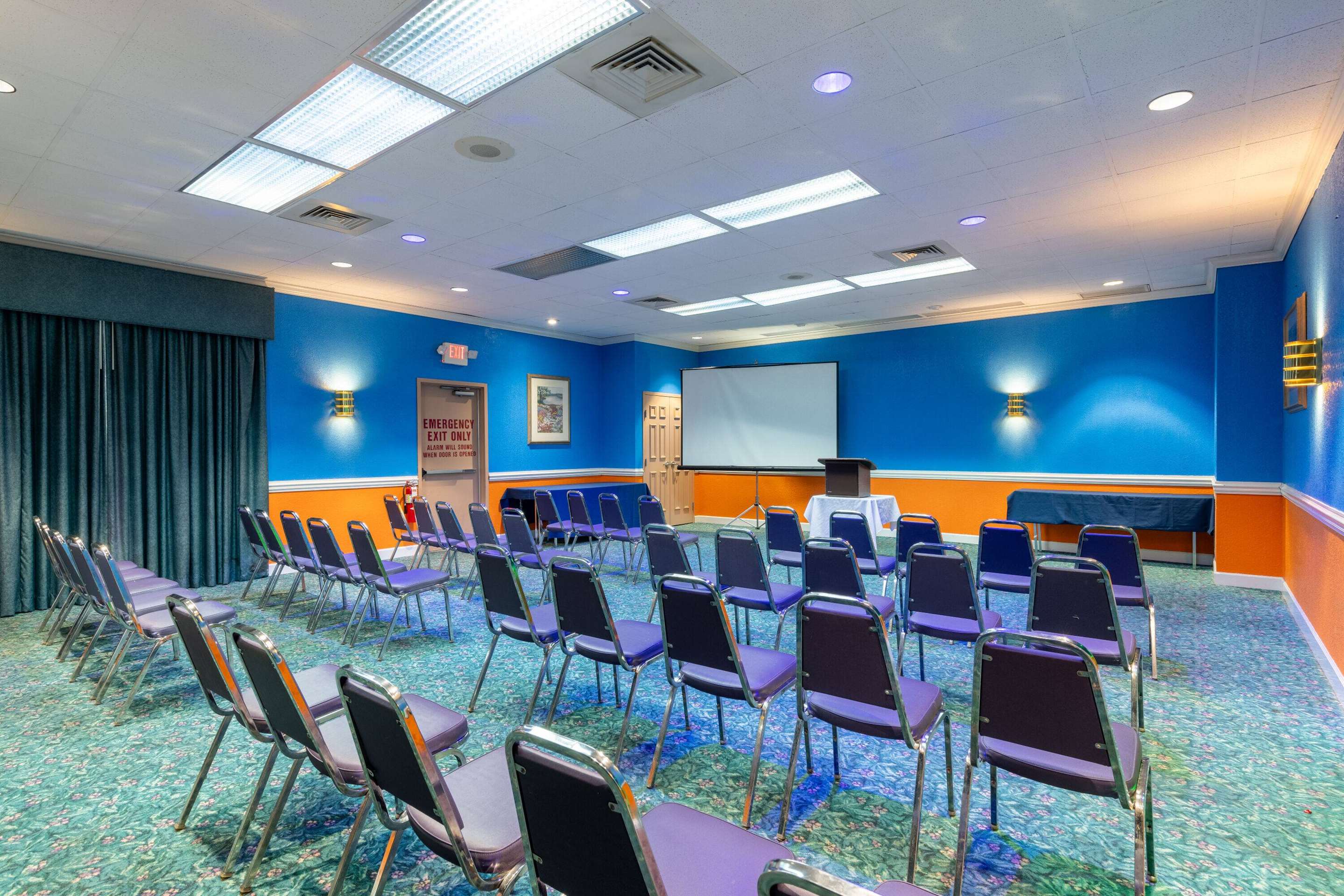 Meeting Room | Howard Johnson by Wyndham Salem Hotel & Conference Center