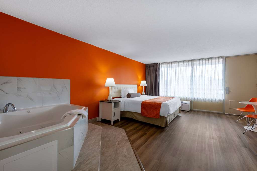 HOWARD JOHNSON HOTEL & CONFERENCE C-guestroom-Guest Room,Suite,On-Site.jpg