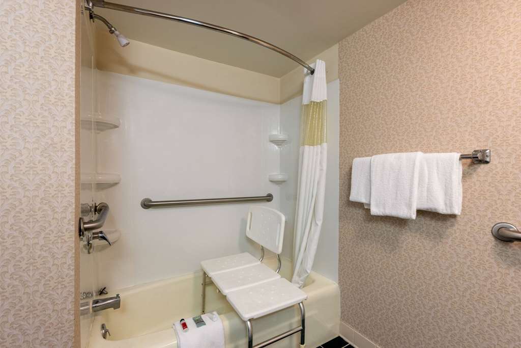 HOWARD JOHNSON HOTEL & CONFERENCE C-guestroom-Guest Room,Bathroom,Accessibility,On-Site.jpg