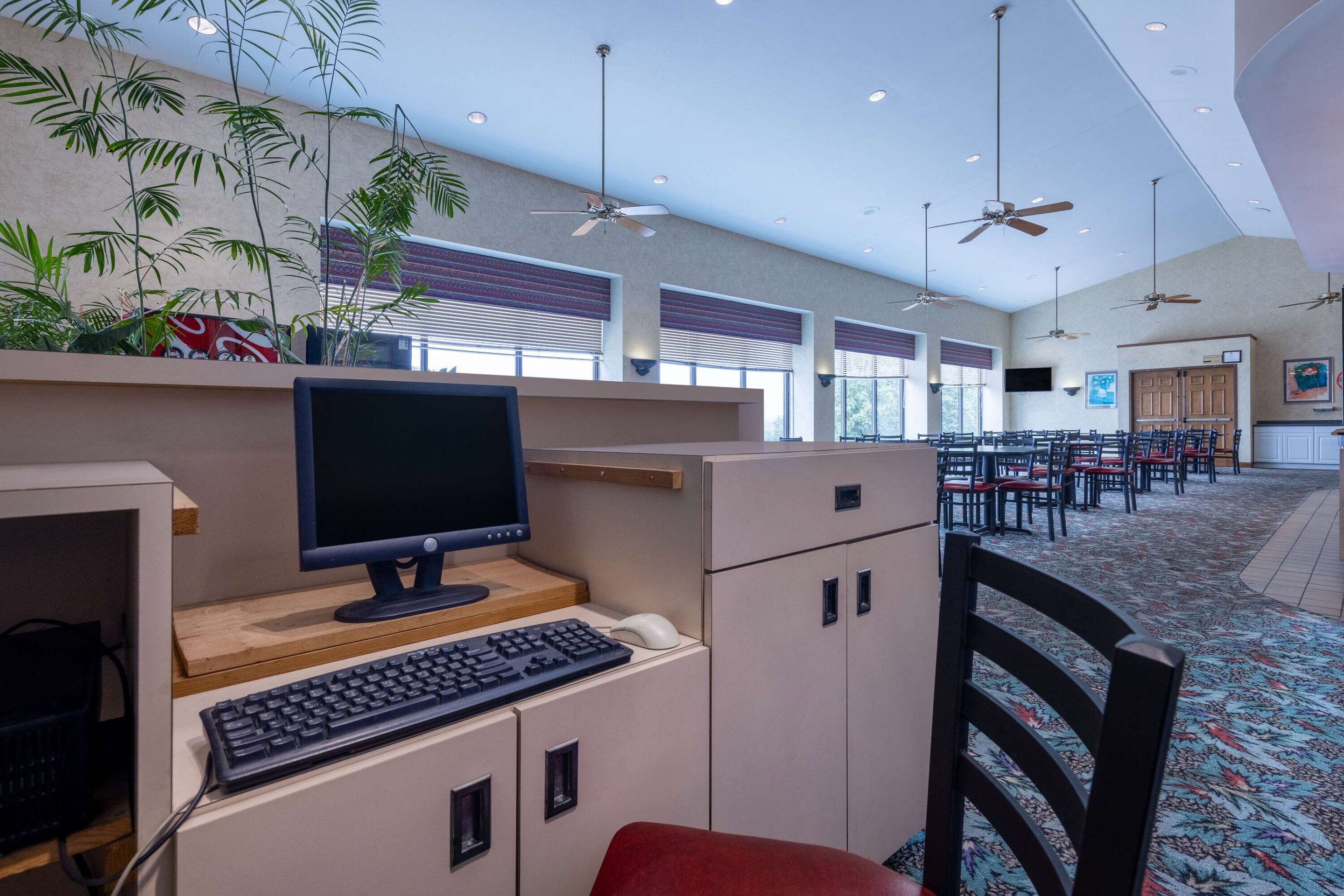 Business Center | Howard Johnson by Wyndham Salem Hotel & Conference Center