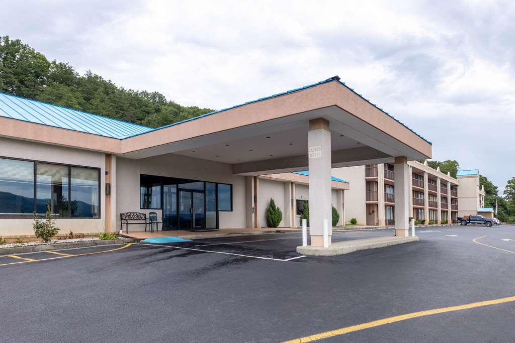 Howard Johnson Inn & Conference Center