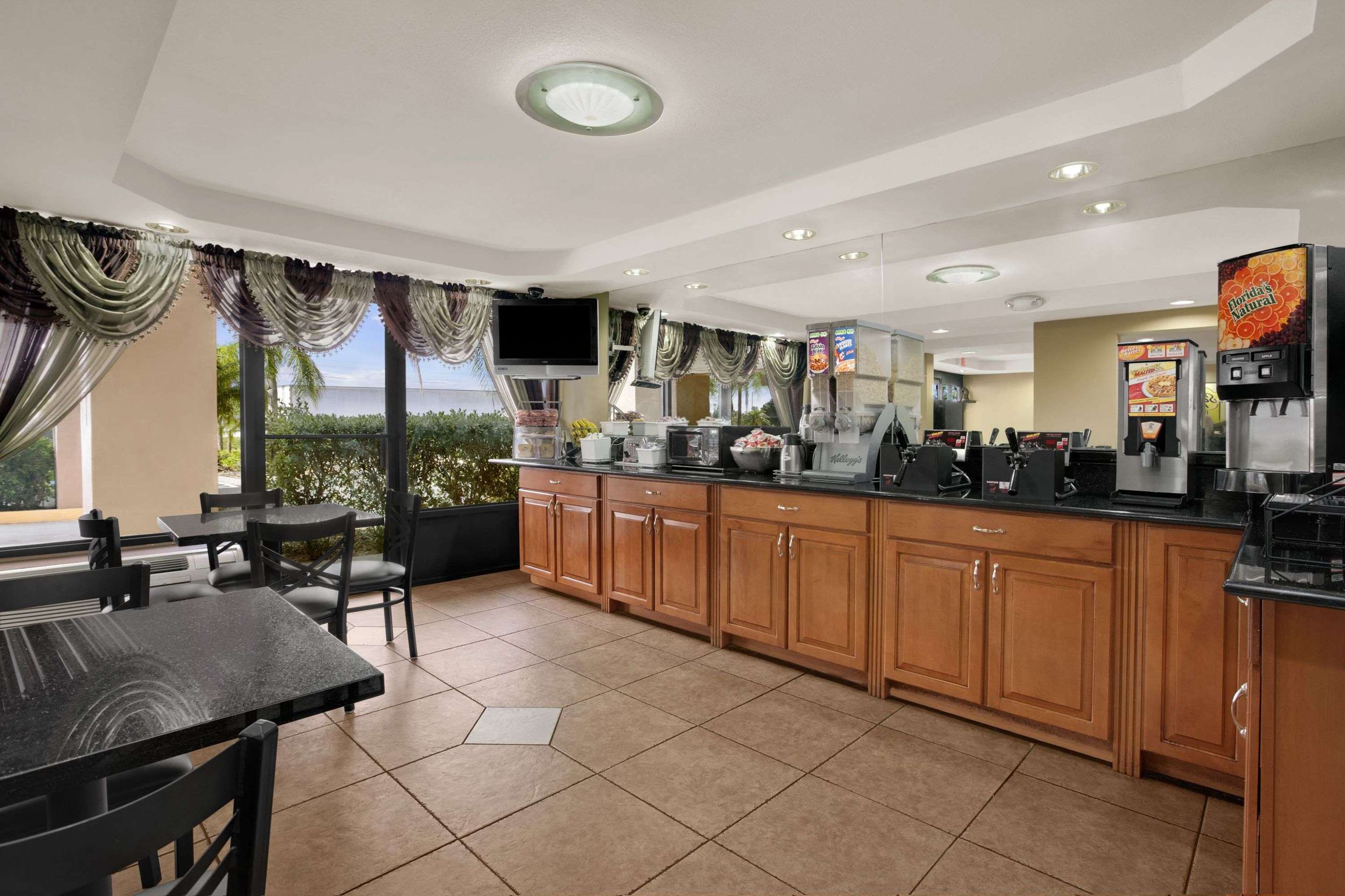Breakfast Area | Stay Inn & Suites