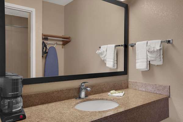  - Super 8 Hotel Fort Myers